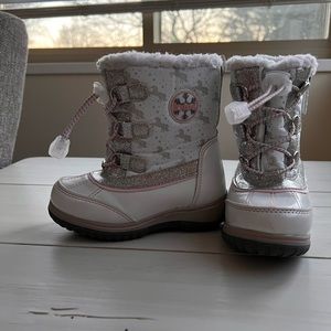 Totes Unicorn Snow Boot 🦄